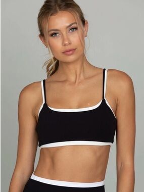 GOLD HINGE BLACK DOUBLE LAYER STRYDEFORM BRA